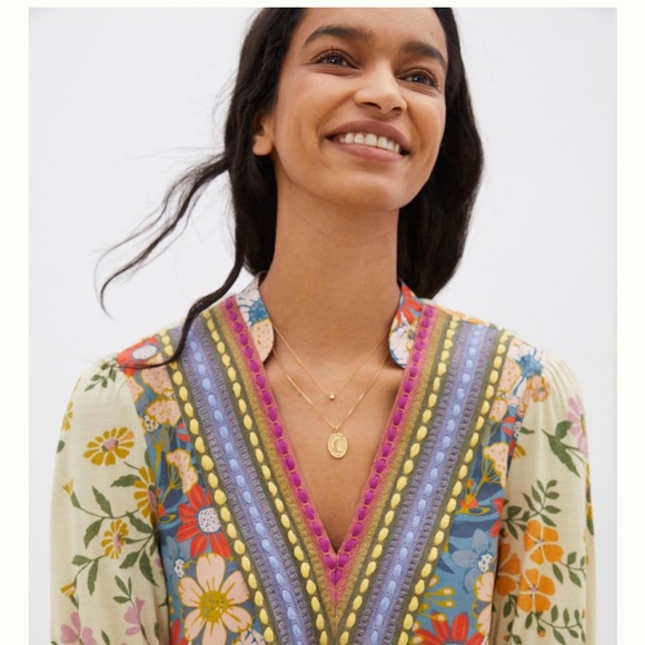 Viscose
V-neck
Pullover styling
Machine wash

Standard: 25.25"L - Picture 3 of 3